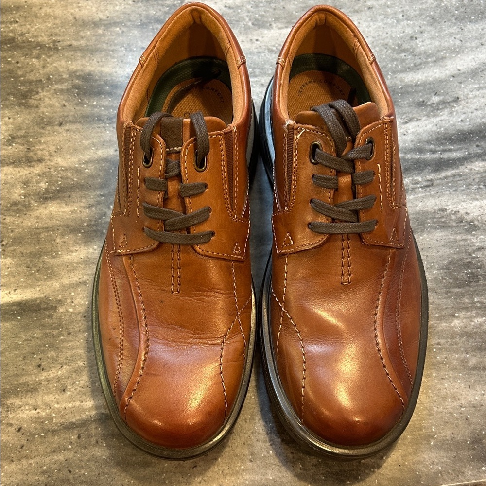 Clarks Men's Tan Leather Oxfords